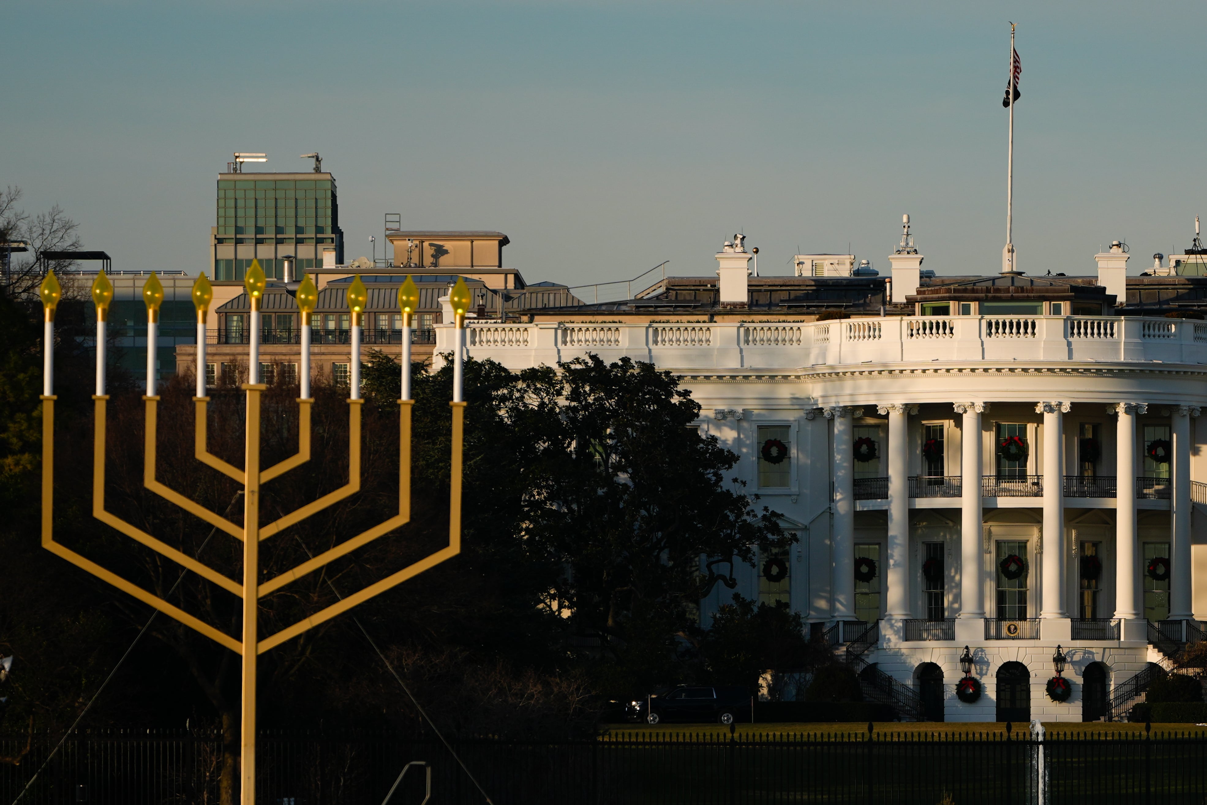 Poll of Jewish-Americans reveals complex attitudes toward Israel, antisemitism