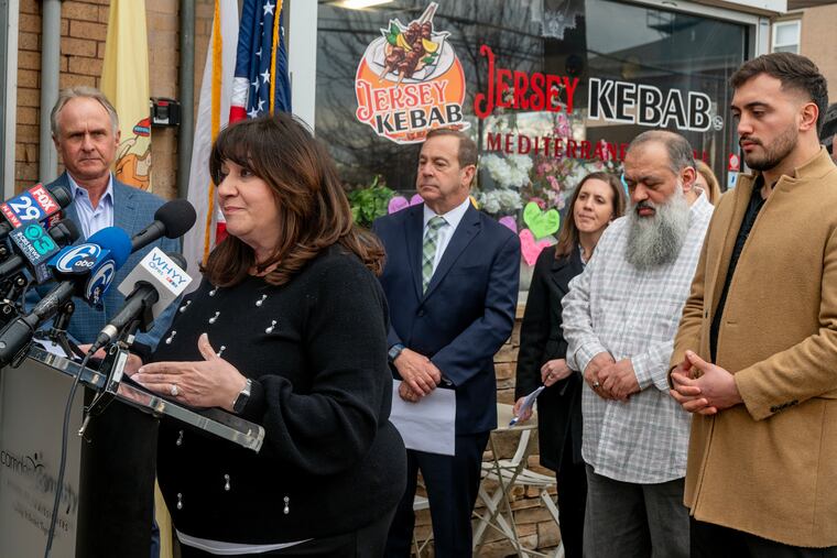 Proprietário do Jersey Kebab detido pela ICE clama: 'Pray for us'