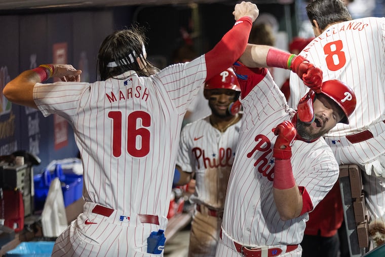 Kyle Schwarber (right) hit two home runs for the Phillies, accounting for 3 of the team's 7 runs.