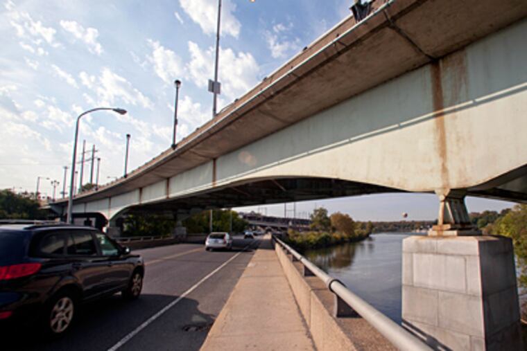 The Spring Garden Street Bridge over Martin Luther King Drive and the Schuylkill. A study said 20 percent of the region’s 4,500 bridges are significantly deteriorated. Pennsylvania still leads in bad bridges. (David M Warren / Staff Photographer)