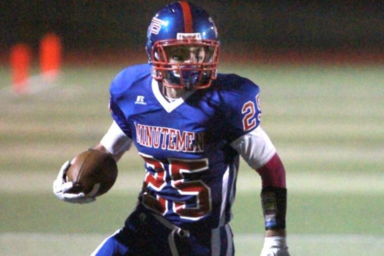 Washington Township QB Andrew O'Neill carries the ball. (David Swanson/Staff Photographer)