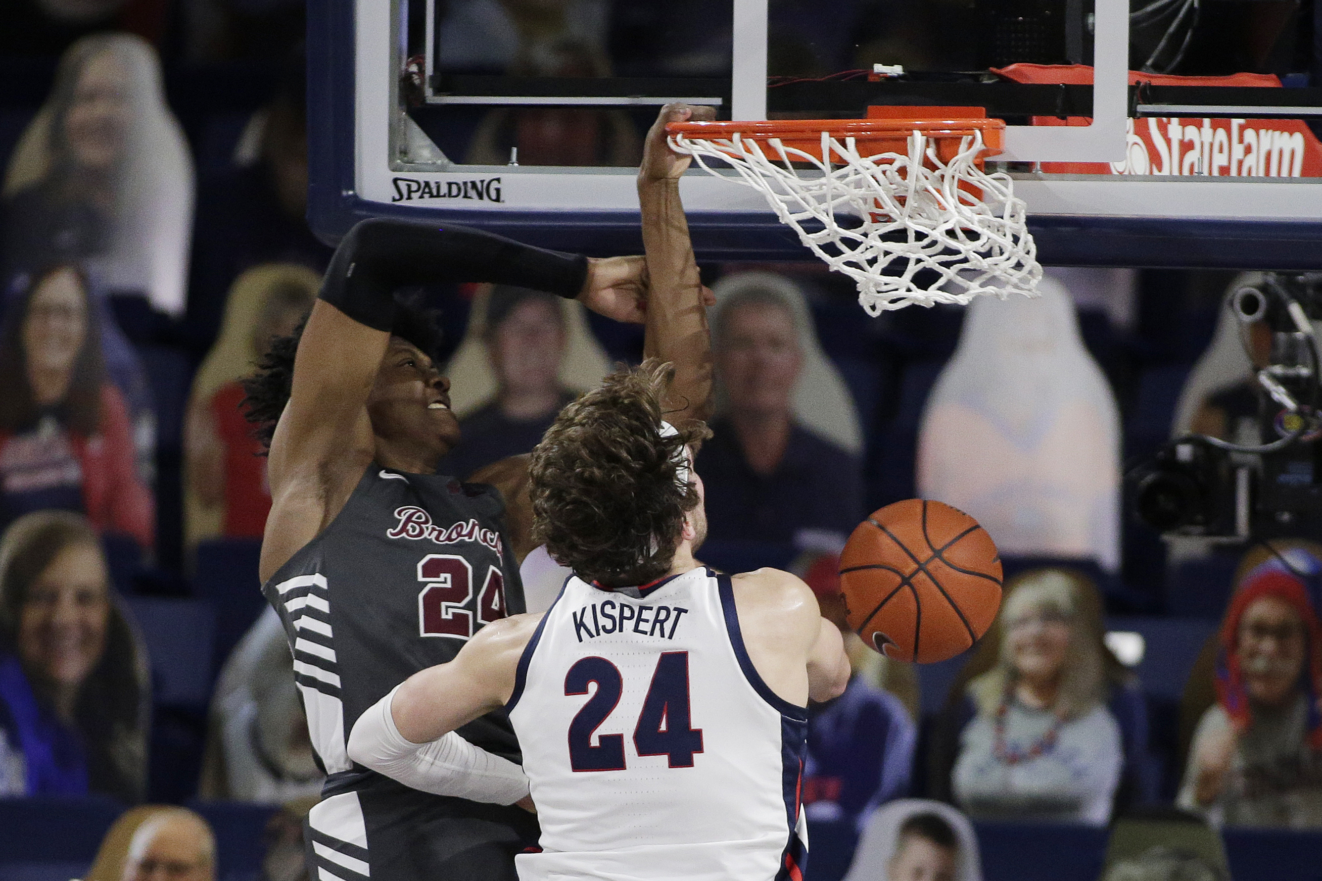 Santa Clara guard Jalen Williams, left, dunking over former Gonzaga forward Corey Kispert during the second half of an NCAA college basketball game in Spokane, Wash., on Feb. 25, 2021.