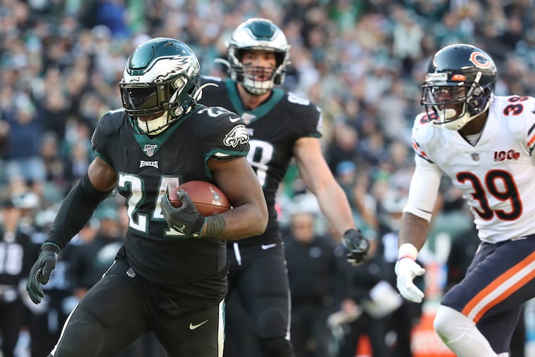 Eagles running back Jordan Howard (24) had 82 rushing yards against the Bears, his former team.