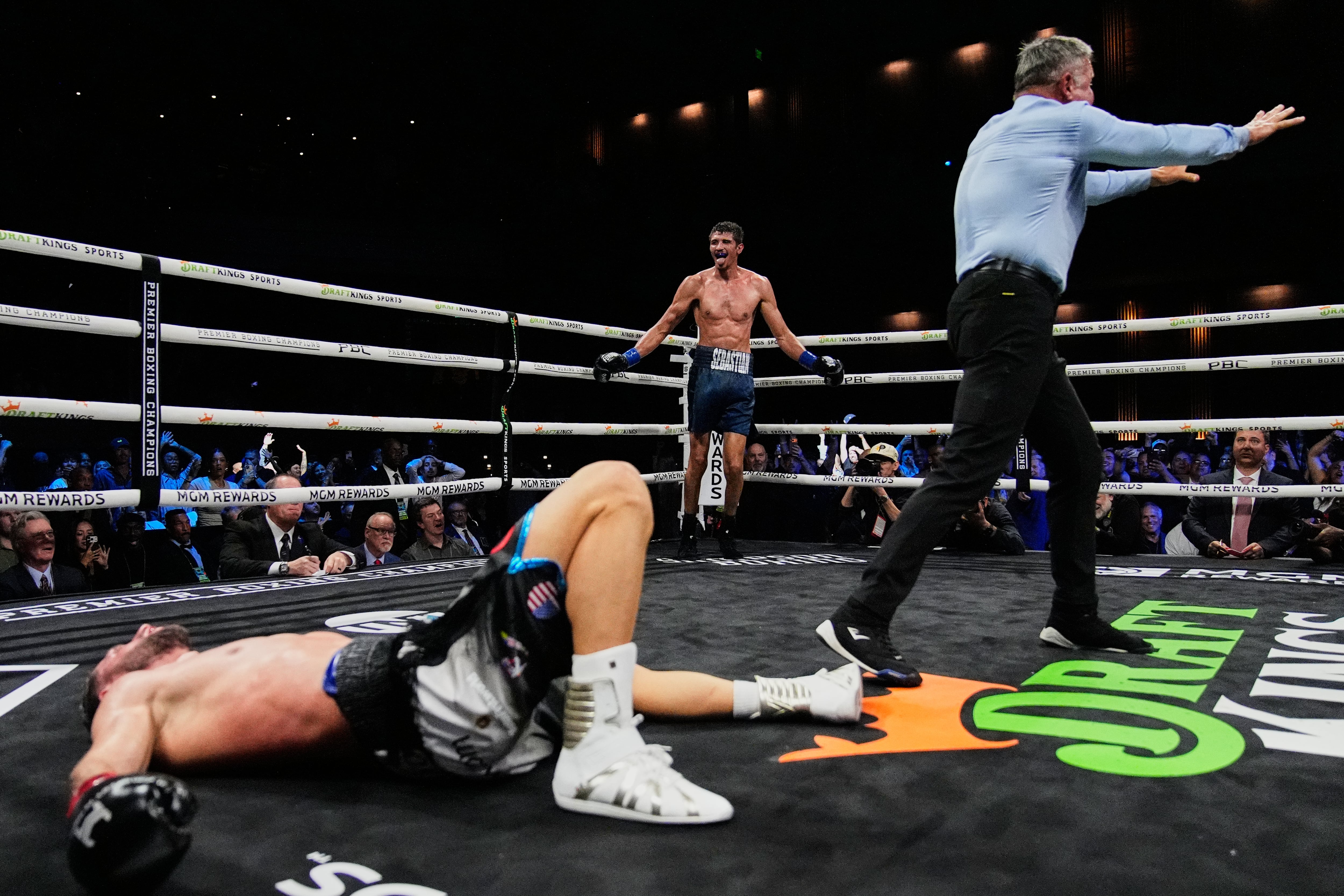 Fundora stops Hadribeaj in final second, keeps undisputed title hopes alive