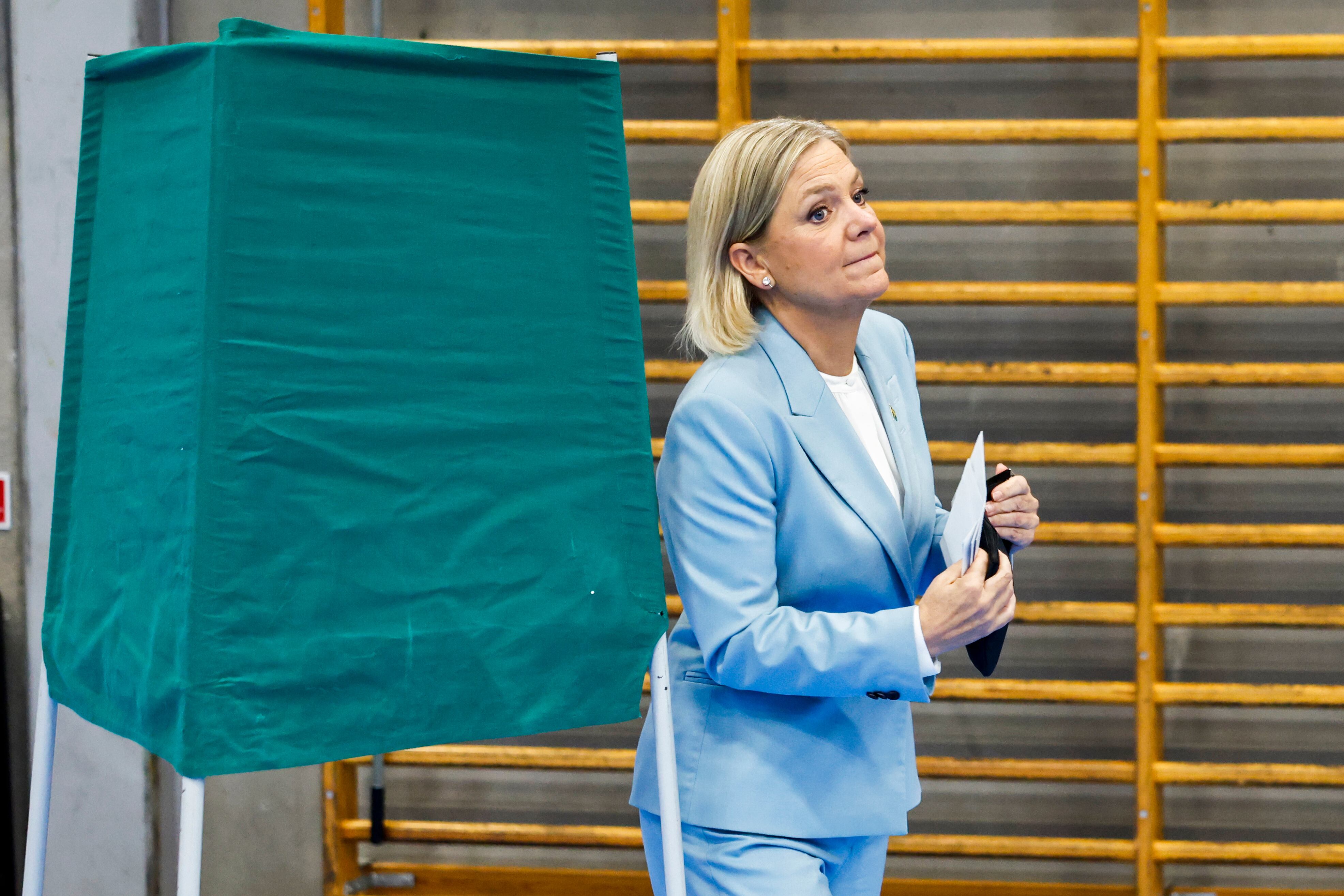 Swedish voters go to polls to choose a new parliament as hard right bids for role in government