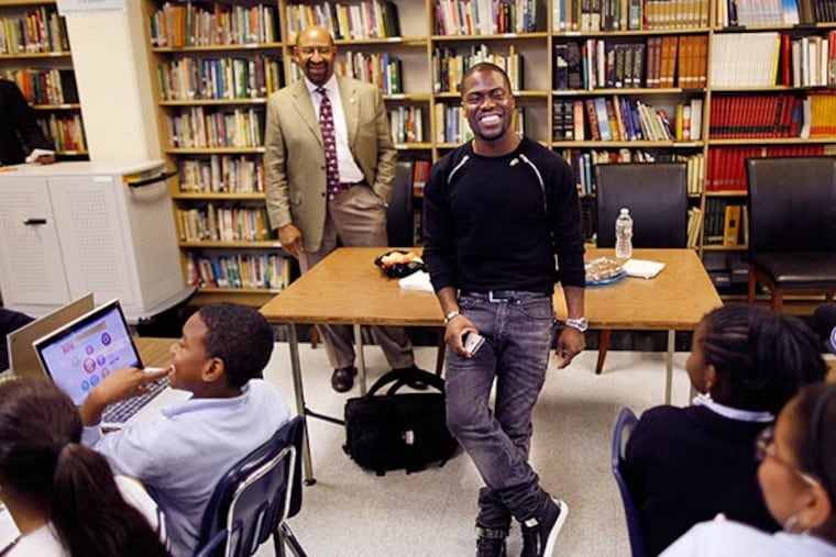 Kevin Hart (right) accompanied by Mayor Michael Nutter (left) visits a computer class at Stearne Elementary School. Hart, actor and comedian born and raised in Philadelphia, donated 500 computers, 300 to city public schools and 200 to the city Friday, November 1, 2013. ( MICHAEL S. WIRTZ / Staff Photographer )