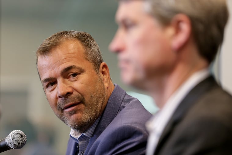 Alain Vigneault, left, answering questions as GM Chuck Fletcher listens during the Thursday news conference in Voorhees.