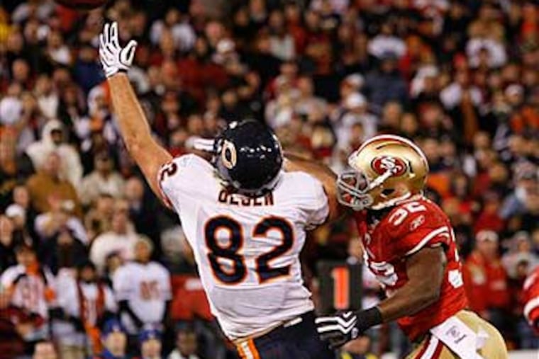 Chicago Bears tight end Greg Olsen misses a catch in the end zone in front of San Francisco 49ers safety Michael Lewis in the last minute of the NFL football game in San Francisco. (AP Photo/Paul Sakuma)