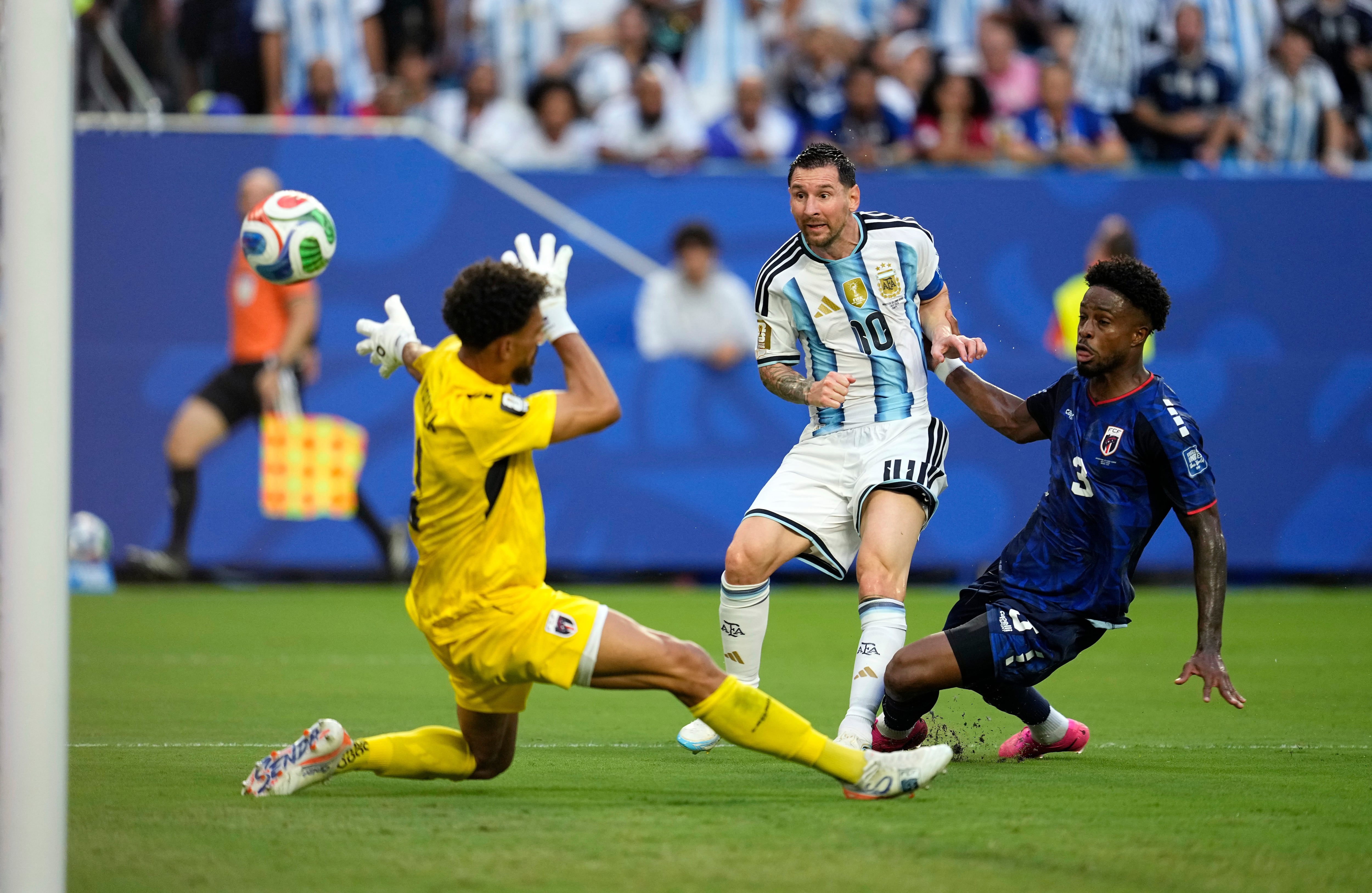 Argentina, Cape Verde Head to Extra Time Tied 1-1 in World Cup Round of 32