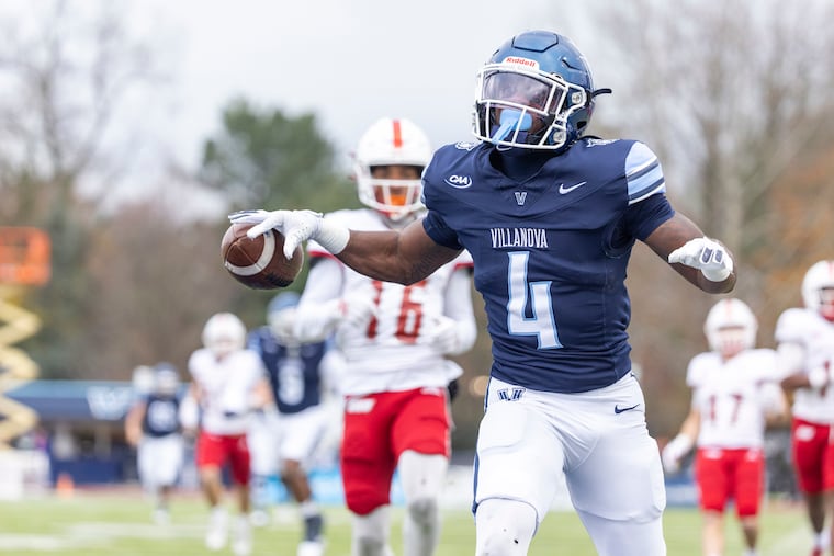 Ja’briel Mace scores a touchdown against Sacred Heart on Saturday.