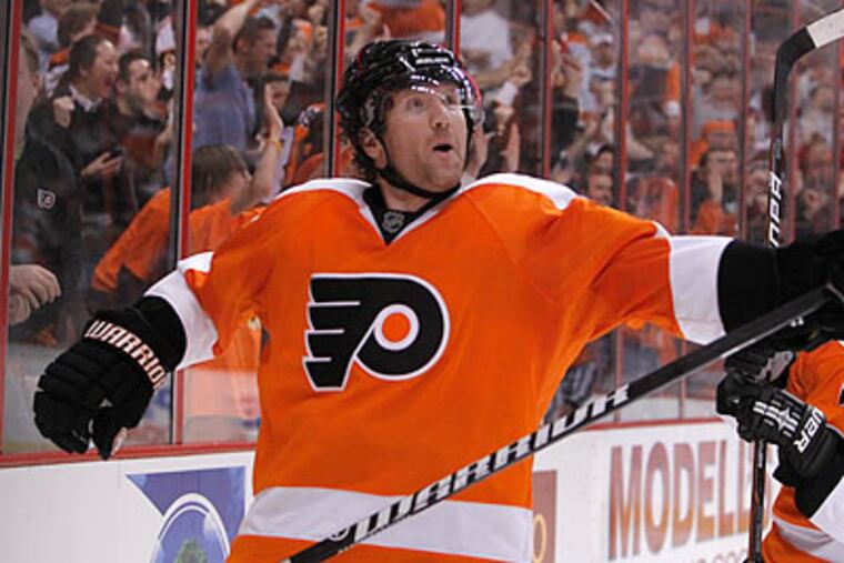 Scott Hartnell has seen a considerable reduction in playing time so far this season. (Ron Cortes/Staff Photographer)