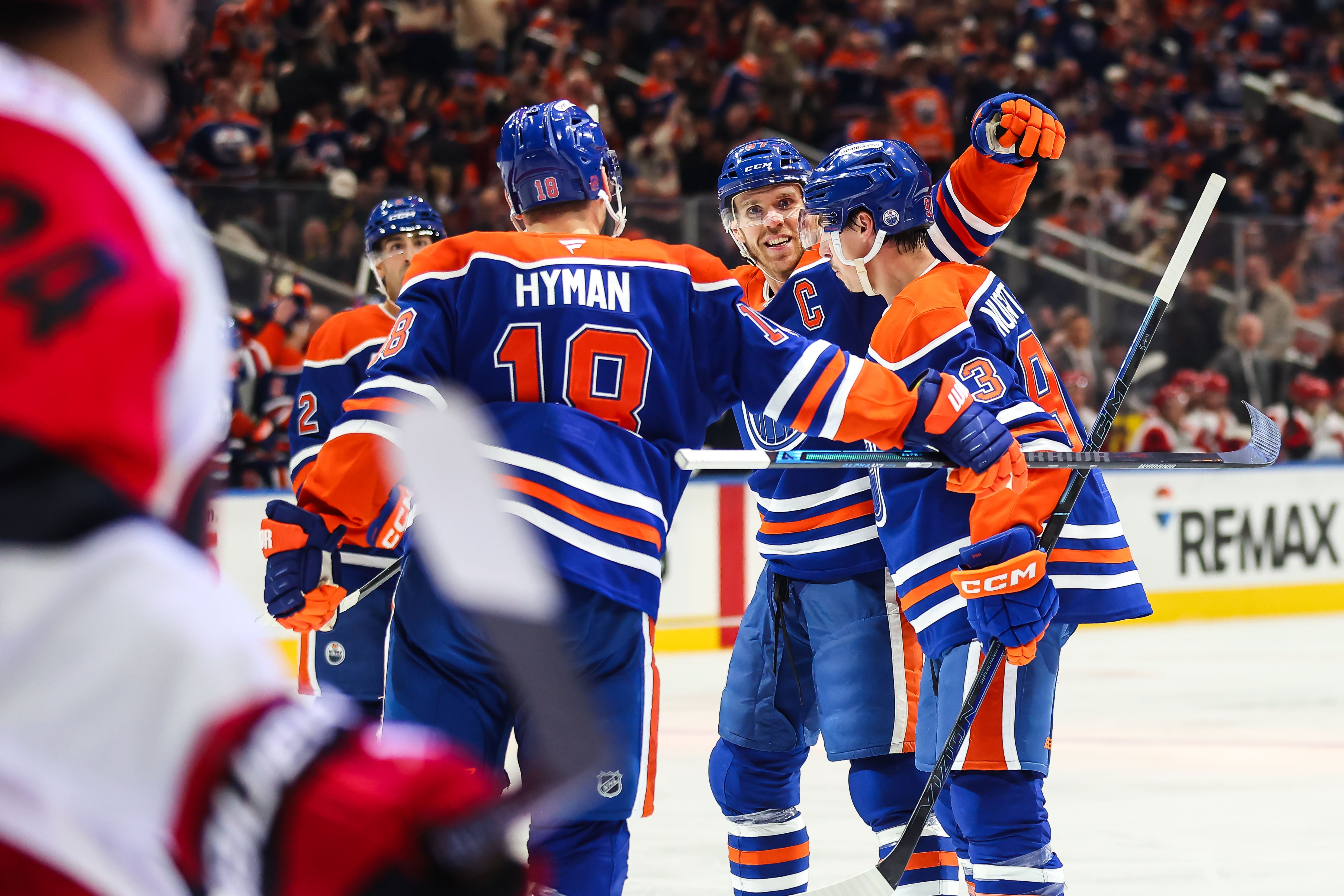 McDavid scores twice and has 3 assists in the Oilers' 6-5 shootout victory over the Hurricanes