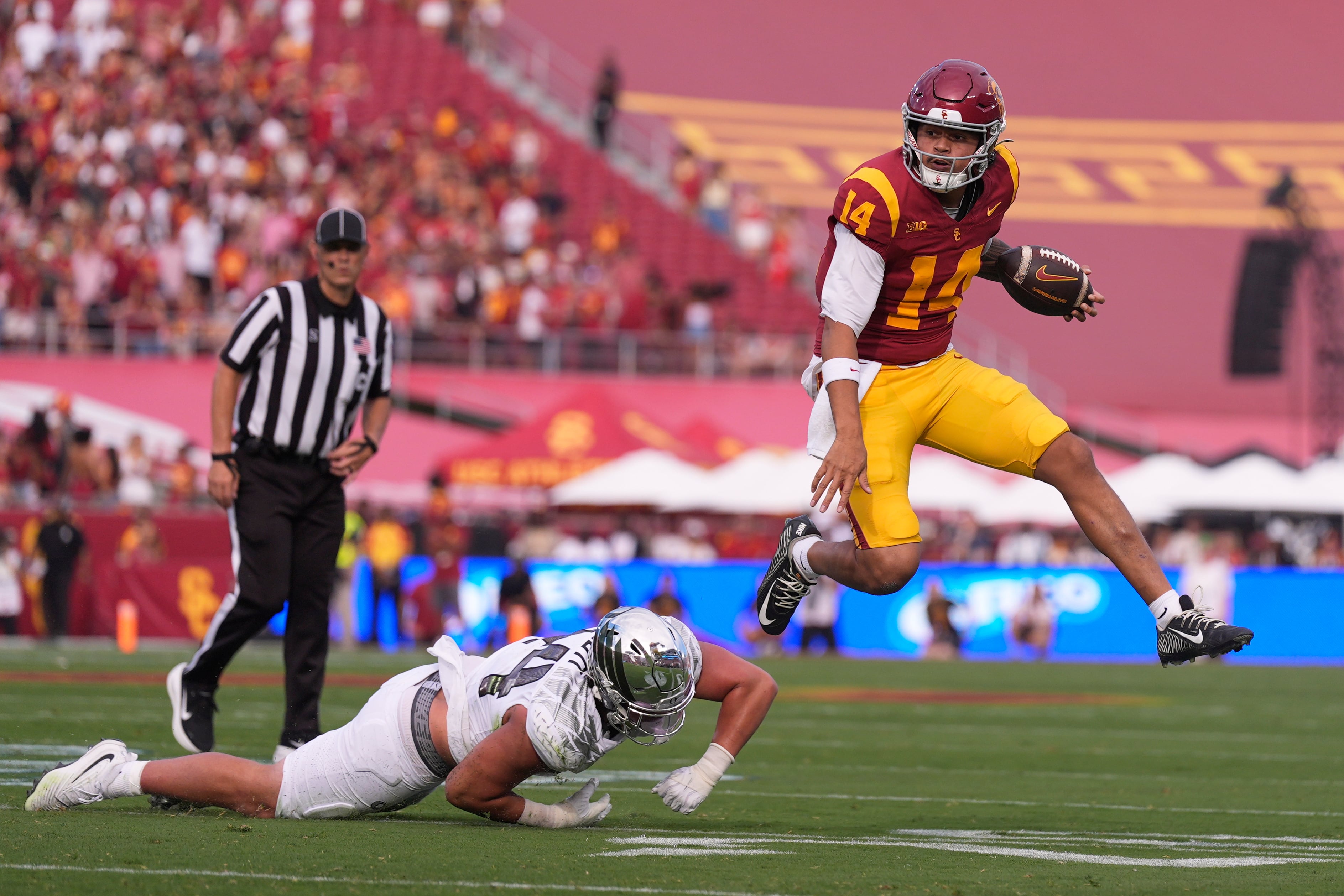 Senate passes college sports bill that would rein in athlete payments and transfers