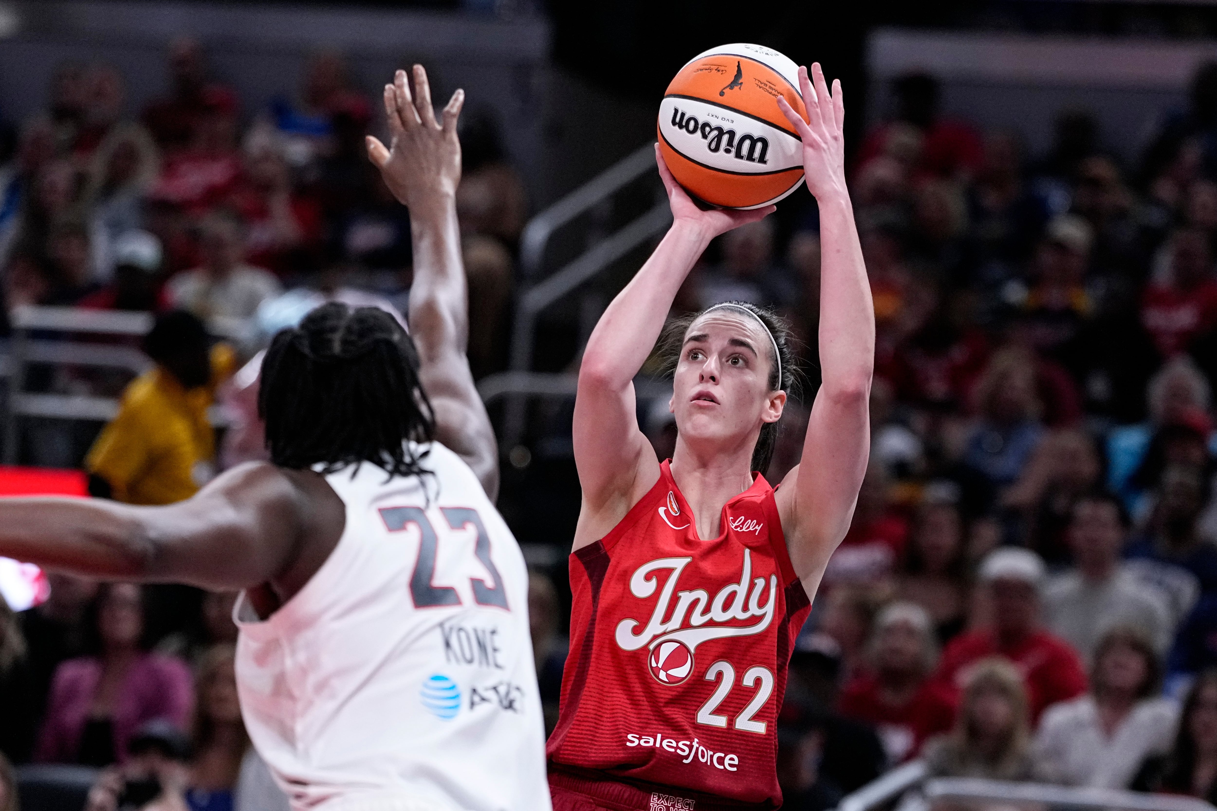 Caitlin Clark leaves Fever's loss with a back injury, doesn't return after 3rd-quarter scare