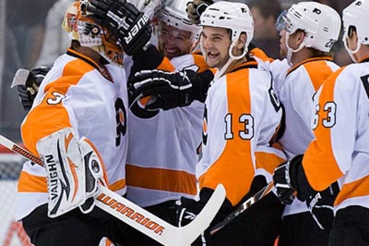 Although he only played in the shootout, Brian Boucher got the win for the Flyers. (AP Photo/The Canadian Press, Adrien Veczan)