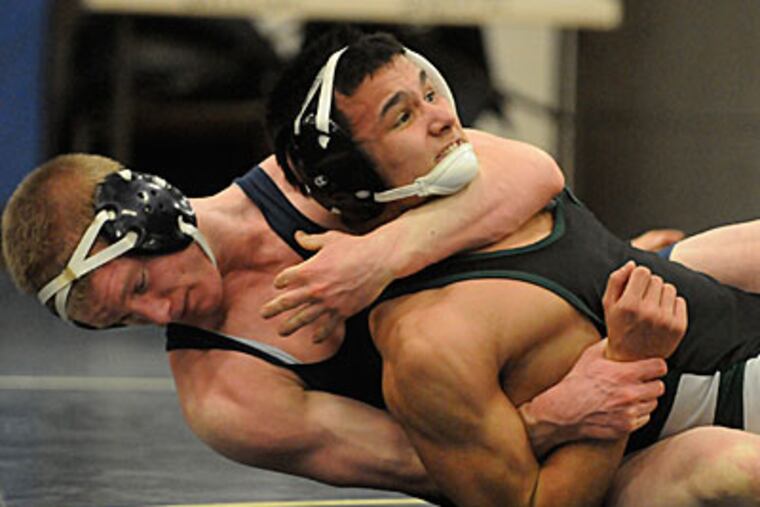 Collingswood's Jim Hatzell and West Deptford's Scott Dennis struggle
in their 135 pound bout. (Curt Hudson/Staff Photographer)