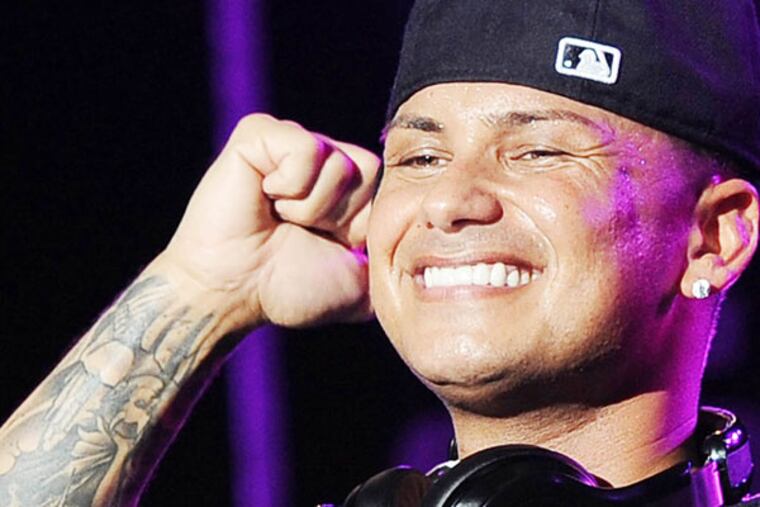 DJ Pauly D performs at the Cruzan Amphitheater on August 25, 2013 in West Palm Beach ,Florida (Photo by Jeff Daly/Invision/AP)