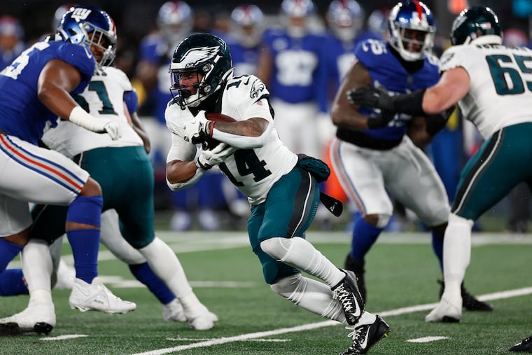 Running back Kenneth Gainwell carries the ball during the Birds' regular-season finale against the Giants.