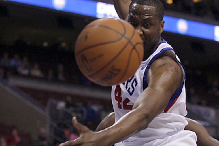 Sixers' Elton Brand loses the basketball in the first quarter against the Charlotte Bobcats. (Yong Kim / Staff Photographer)