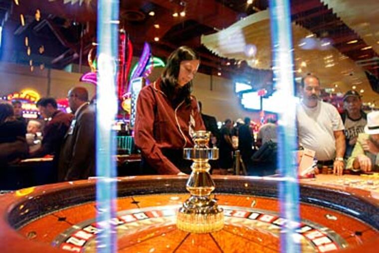 Croupier Mary Santiago waits for a roulette wheel to stop spinning on Sunday at Harrah's Chester. ( David Maialetti / Staff Photographer )