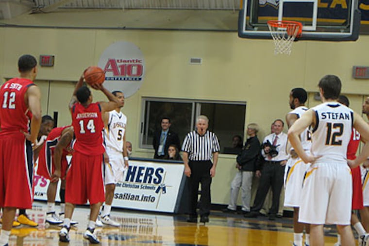 Richmond's Kevin Anderson, who led all scorers with 27 points, prepares to shoot a free throw. (Jonathan Tannenwald/Philly.com)