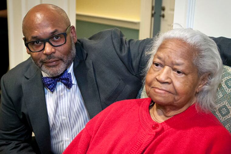Mike Pearson's mother, Novella Pearson, has Alzheimer's. ( RON TARVER / Staff Photographer )