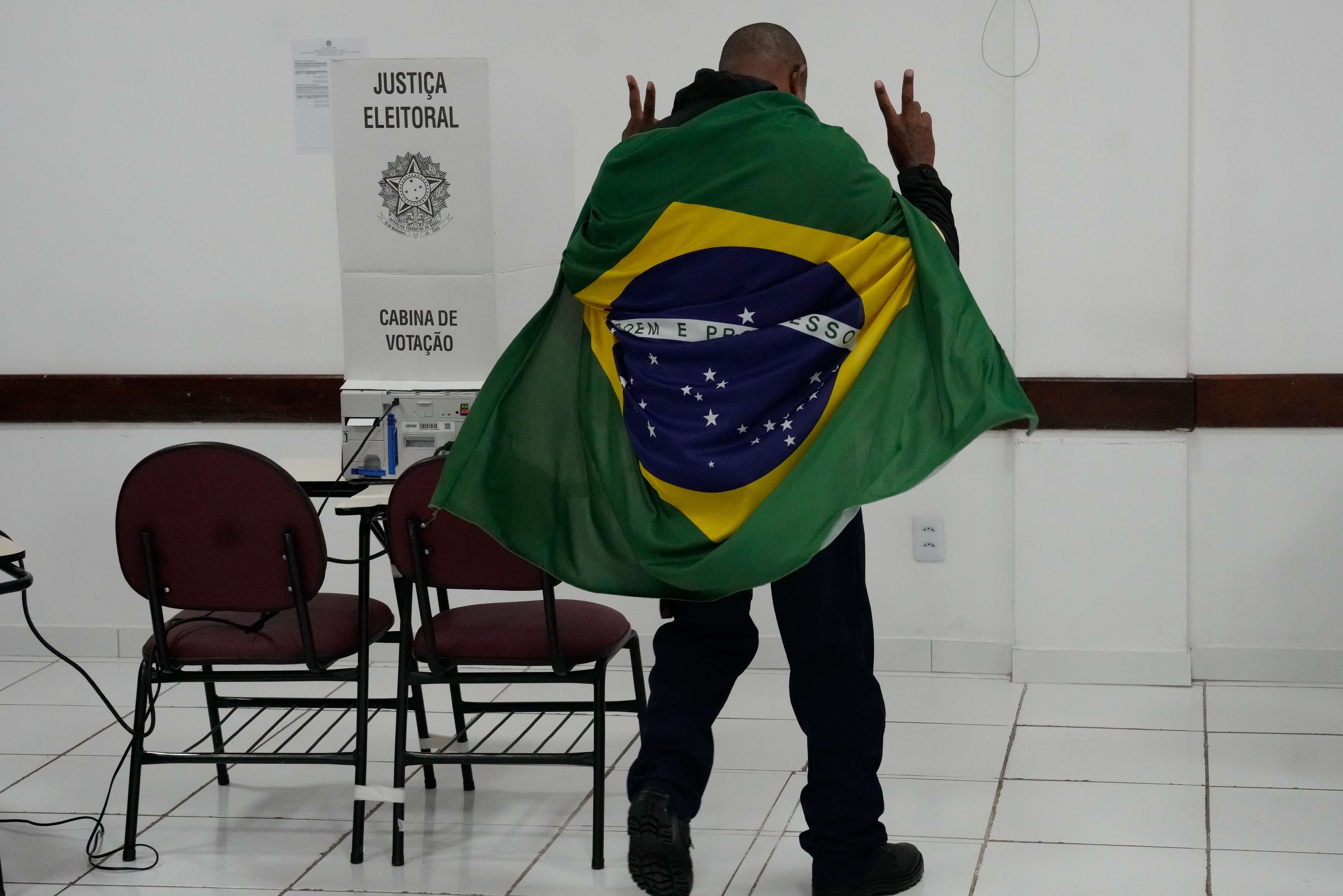 Brazilians Vote in Runoff Between Lula and Flávio Bolsonaro