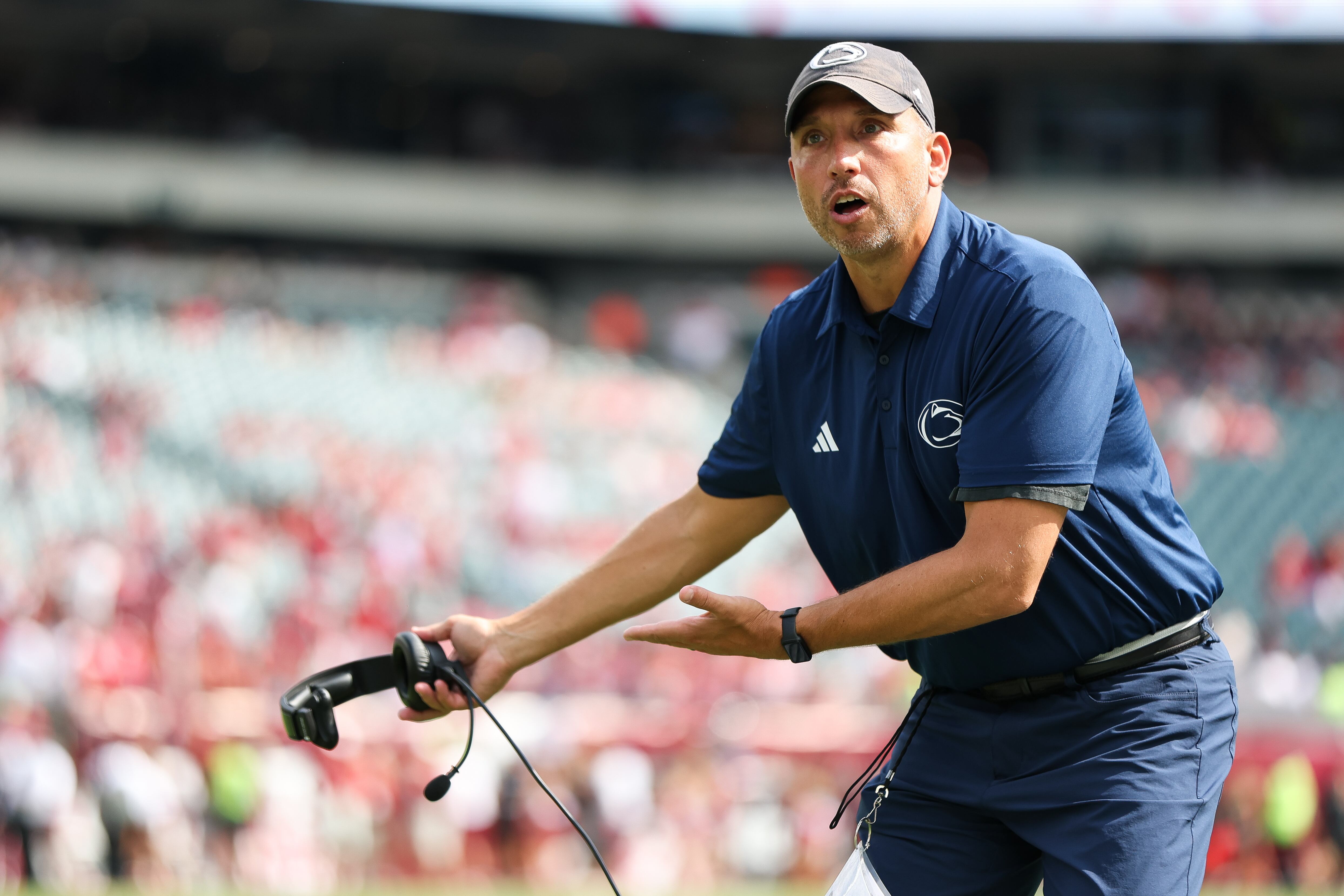 Texas rises to No. 1 in AP poll, Ohio State and Oregon tumble, and Penn State moves to No. 14