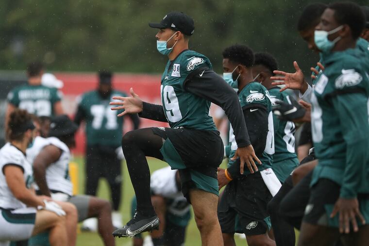 Eagles wide receiver J.J. Arcega-Whiteside leads the pack during stretches at the NovaCare Complex on Wednesday.