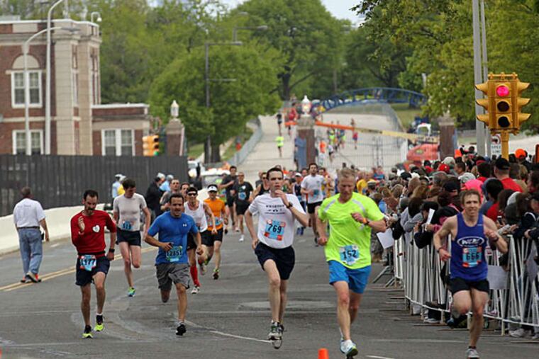Runners near the finish of the Broad Street Run last year. (Yong Kim/Staff Photographer)