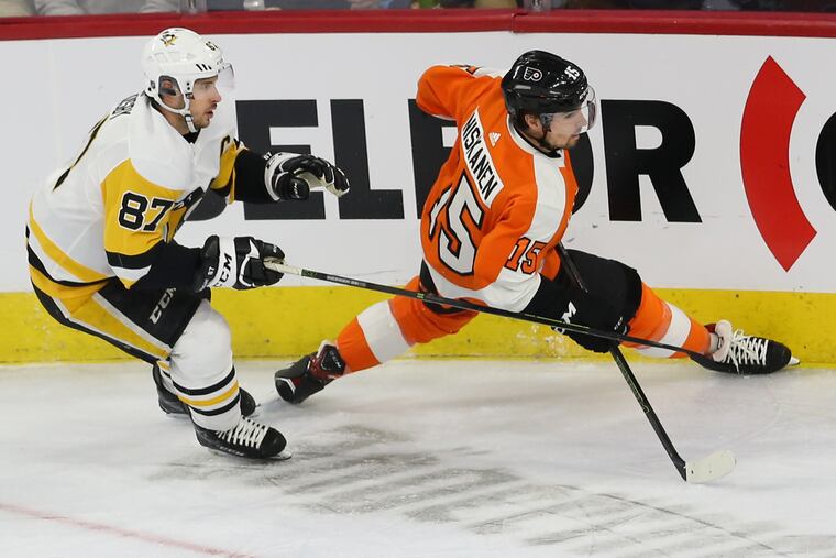 The Flyers' Matt Niskanen (right) and Pittsburgh's Sidney Crosby battled for the puck in a Jan. 21 game at the Wells Fargo Center. The teams will meet Tuesday in an exhibition game.
