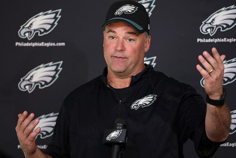 Eagles defensive coordinator Bill Davis.