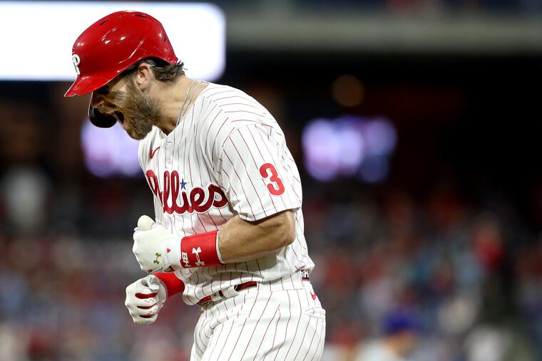 Bryce Harper of the Phillies expresses hiis anger after hitting a fielder’s choice in the 1st inning against the Dodgers on Aug. 11, 2021.