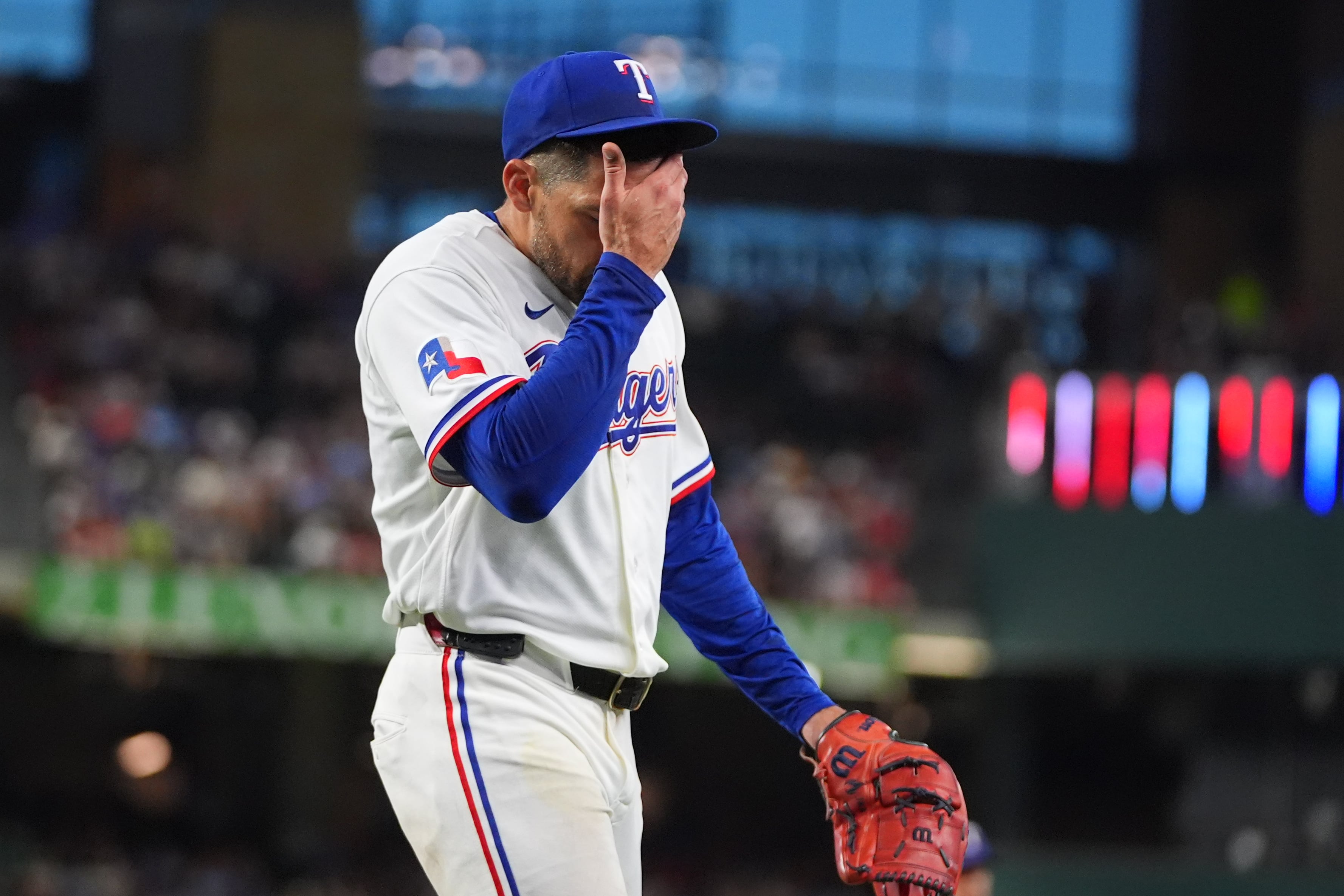 Eovaldi takes a no-hitter into the 5th inning in the Rangers' 10-4 win over the Tigers