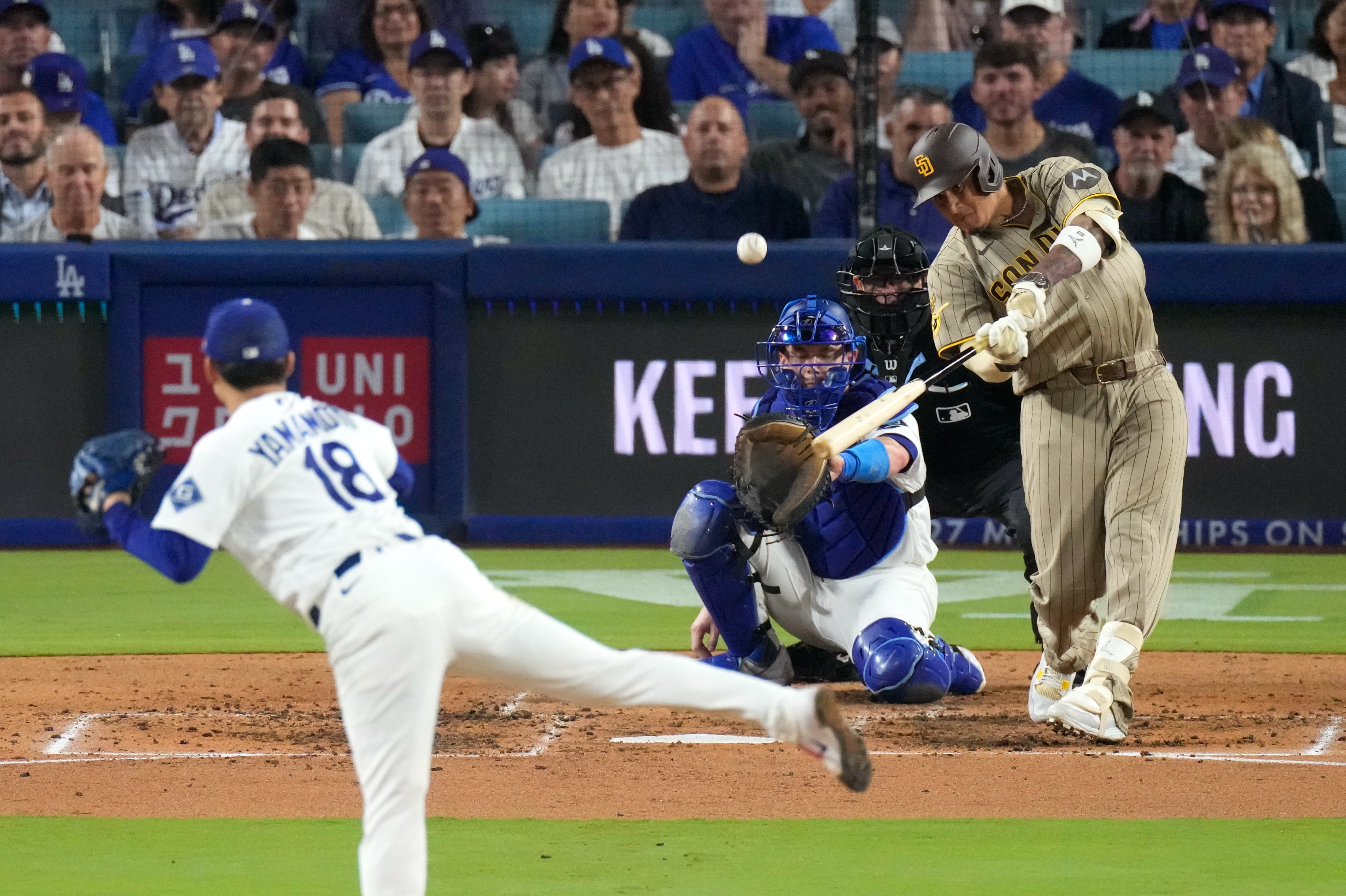 Padres Defeat Dodgers 5-1, End Home Streak and Take NL Wild-Card Lead