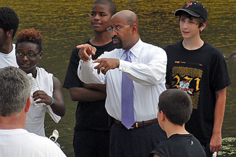 Mayor Nutter visited Boathouse Row to announce the Philadelphia Classic Regatta Series. (Tom Gralish/Staff Photographer)
