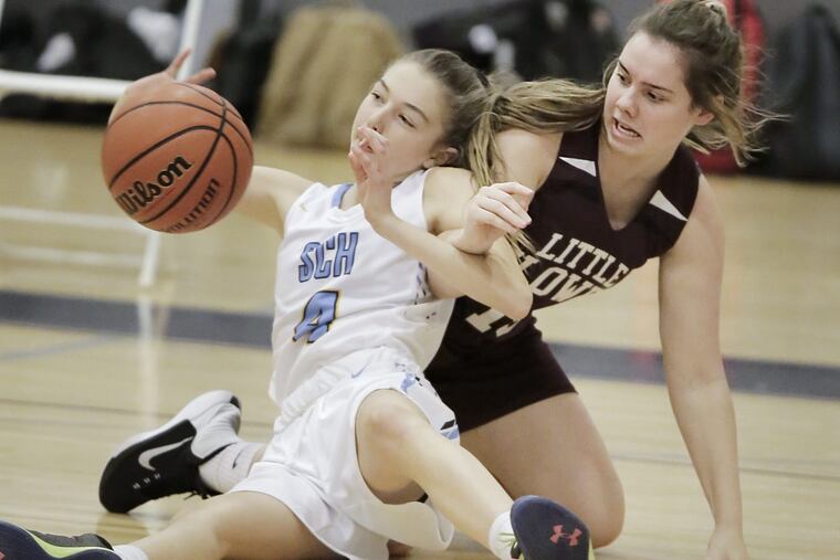 Springside Chestnut Hill Academy’s Moira Mulligan (left) and Little Flower’s Meg Trasser battle for a loose ball.
