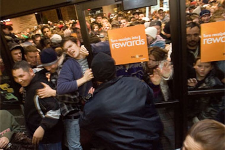 Eager shoppers push through the front doors of the Boise Townsquare Mall on Black Friday, November 23, 2007, in Boise, Idaho. (Darin Oswald/Idaho Statesman/MCT)