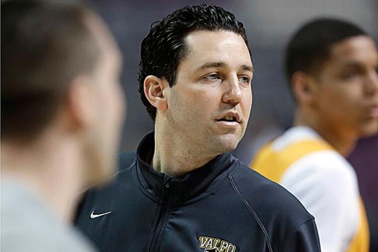 Valparaiso head coach Bryce Drew watches his team during practice.(Paul Sancya/AP)