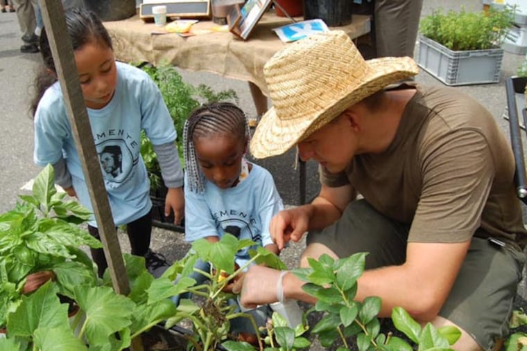 he1healthy22
Credit: Greener Partners
Caption: Jonathan Hamm, Greener Partners' Farm Educator, Jonathan harvesting yellow summer squash from the Farm Explorer with campers who were visiting Eakins Oval on Friday, Aug. 16, 2013. The Farm Explorer is a truck that the organization uses to teach and let people connect with fresh fruits and vegetables. The Greener Partners program is one component of a three-year initiative for fourth graders that Independence Blue Cross is launching at schools in the five Southeastern Pennsylvania counties.
