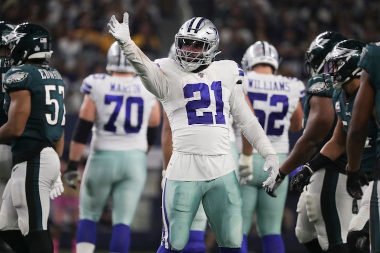 Dallas Cowboys running back Ezekiel Elliott signals a first down after a third-quarter run.