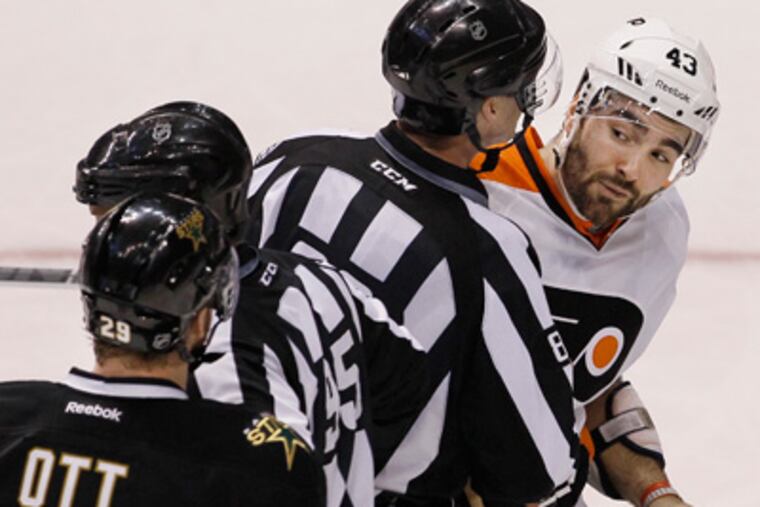 Flyers coach Peter Laviolette and notorious NHL agitator Steve Ott mixed it up last night in Dallas. (AP Photo/Brandon Wade)
