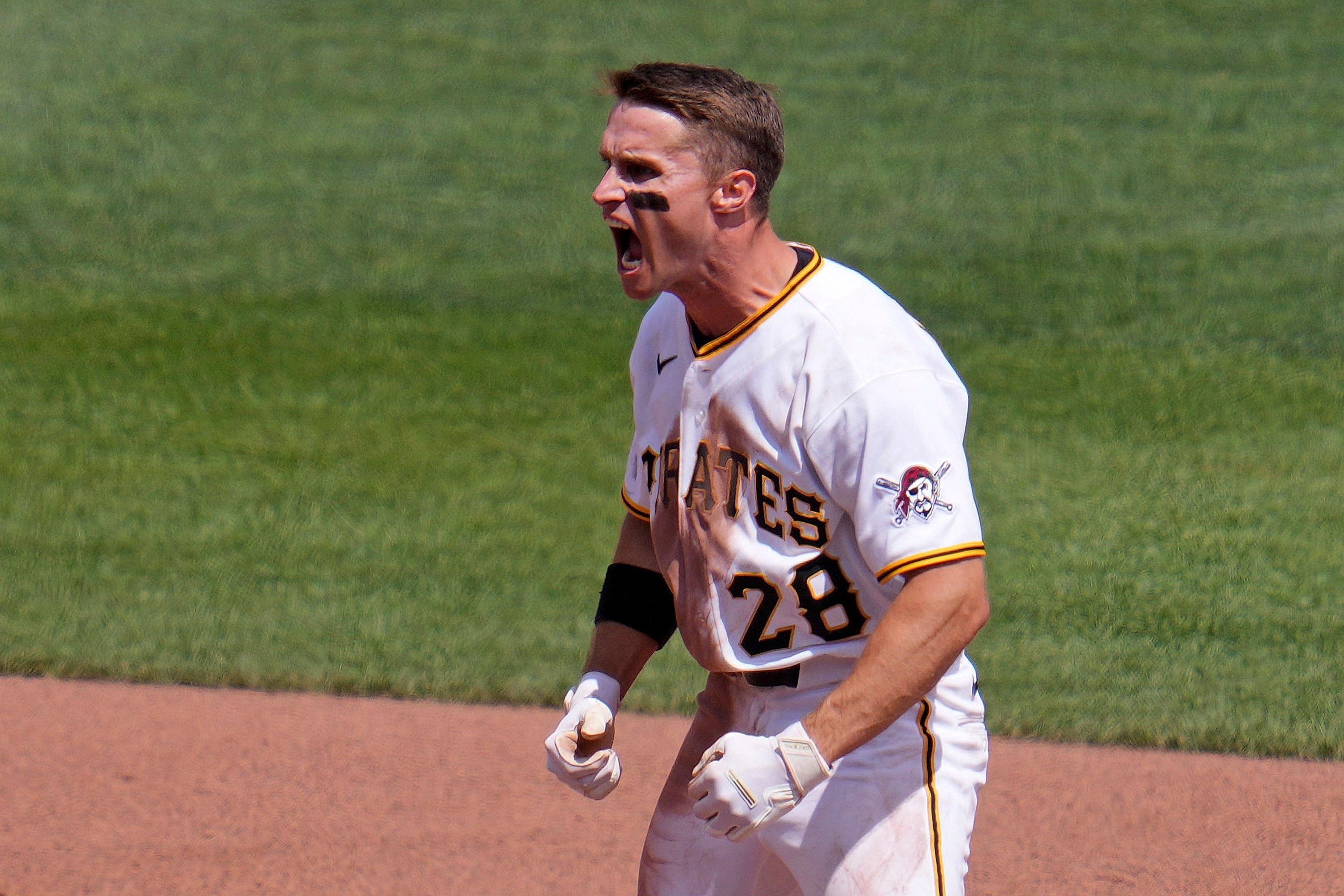 Pirates' Mangum scratched vs. Yankees after fouling ball off foot in doubleheader opener