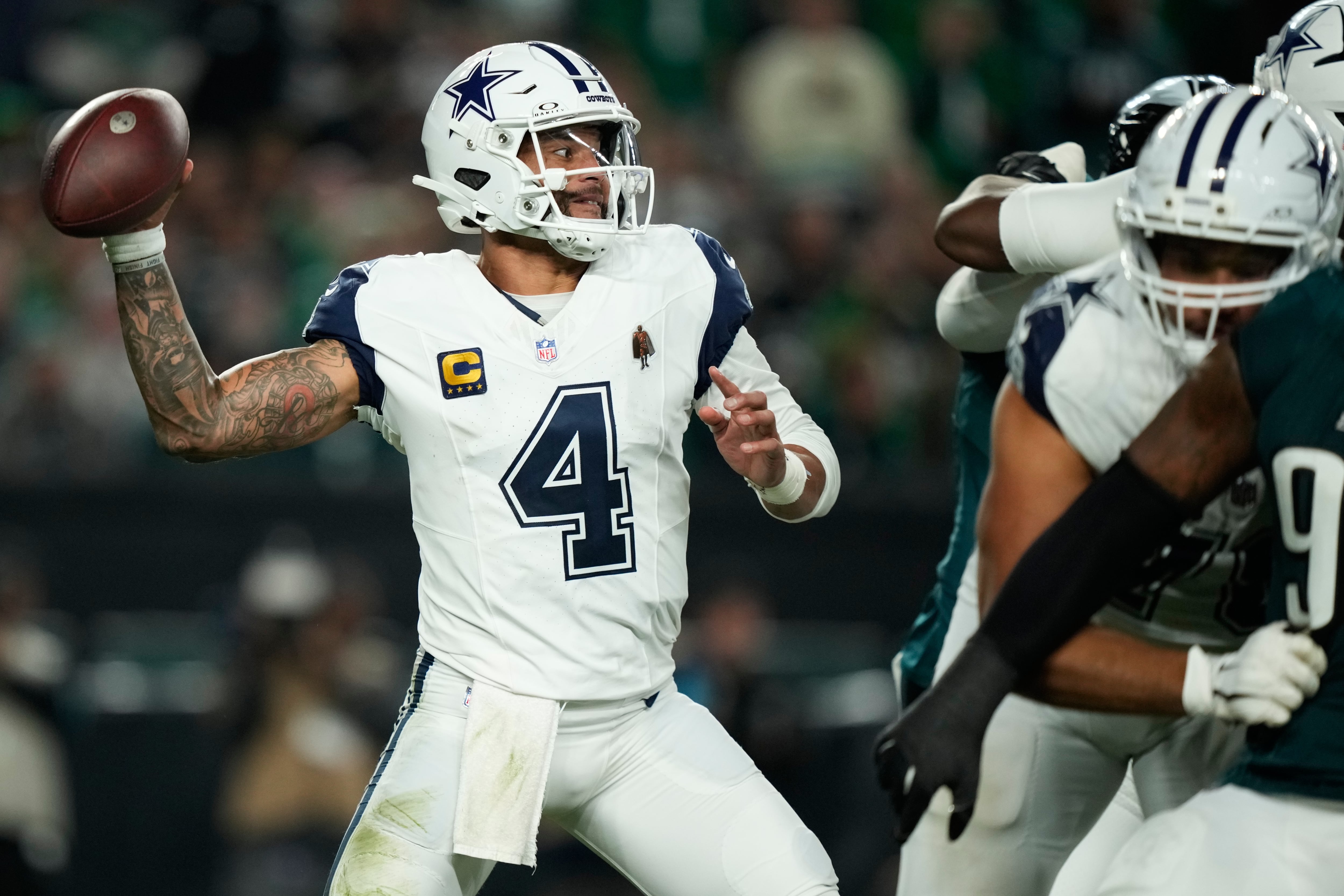 Dak Prescott throws 3 TD passes, Javonte Williams runs for 155 yards as Cowboys beat Eagles 38-21