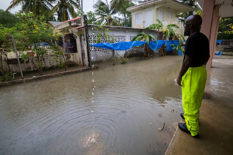 A worker of the Loiza municipality calls on residents to evacuate due to imminent flooding due to the rains of Hurricane Fiona, in Loiza, Puerto Rico, on Sunday.