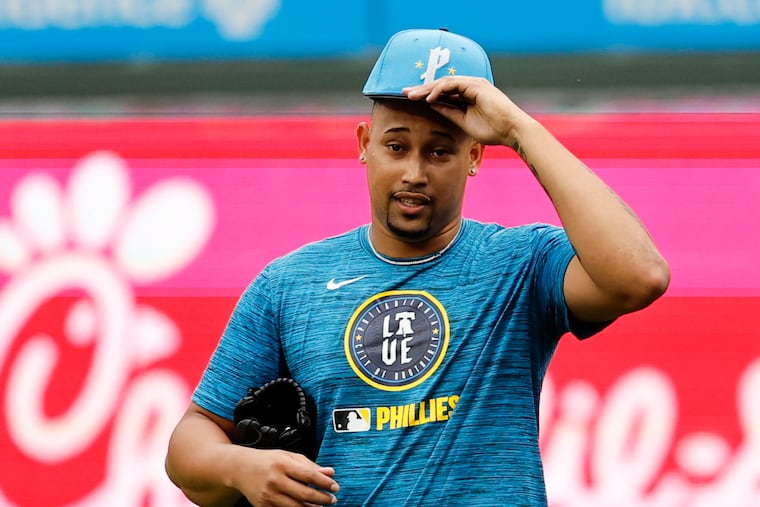 New Phillie Jhoan Duran makes himself at home with No. 59, and his walk-out show