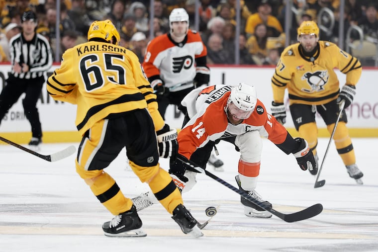 Flyers center Sean Couturier had another strong game Monday and picked up an assist on Luke Glendening's empty-netter.