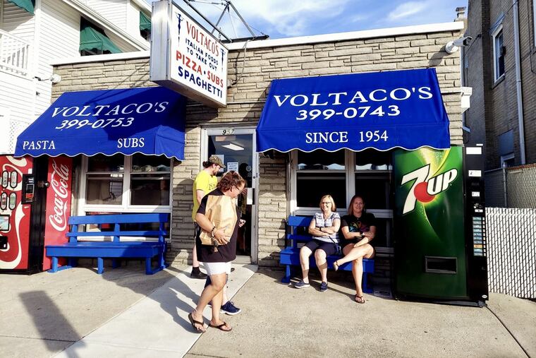 The dinnertime crowd at Voltaco's in Ocean City, N.J., on Friday.