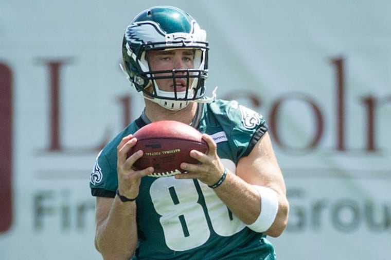 Philadelphia Eagles tight end Zach Ertz (86) with the catch during practice at NFL football training camp, Sunday, Aug. 2, 2015, in Philadelphia. (Chris Szagola/AP)