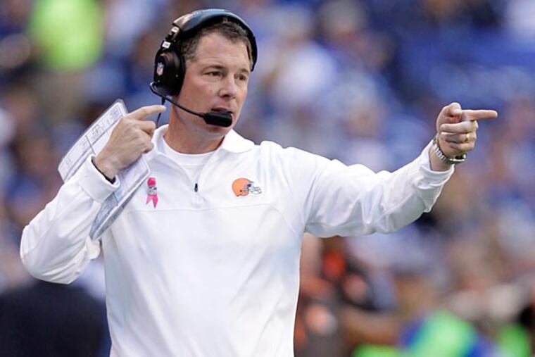 Former Browns coach Pat Shurmur is now on Chip Kelly's staff. (AP Photo/Michael Conroy)